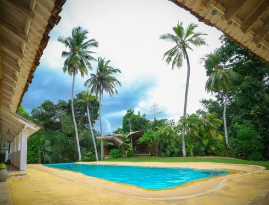 Dutch Colonial Country House - Photo2