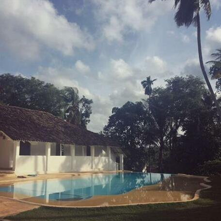 Dutch Colonial Country House - Photo5