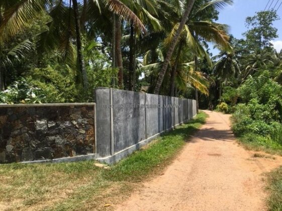 Lucky Sevana - Photo3