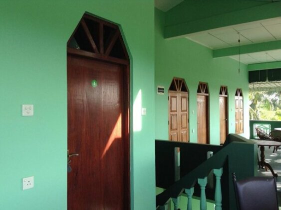 Lagoon Inn - Photo2