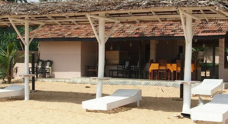 Thiranagama Beach Hotel - Photo2