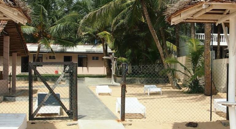 Thiranagama Beach Hotel - Photo5