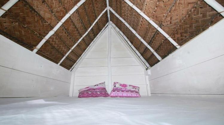 White Cabanas - Photo2