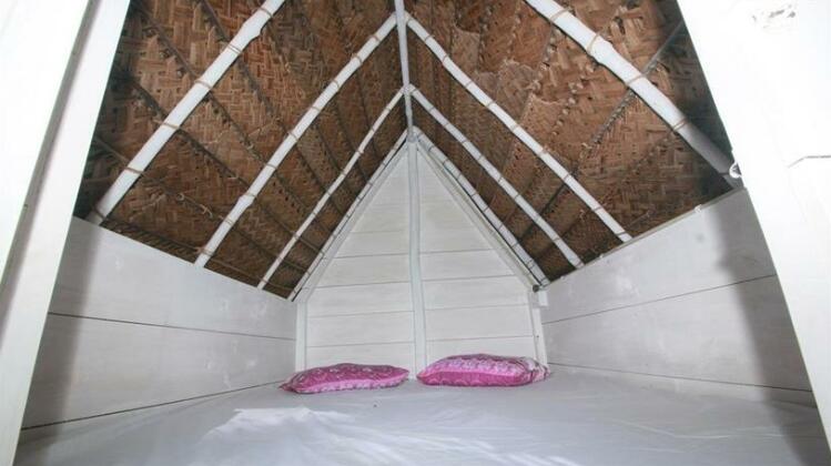 White Cabanas - Photo4