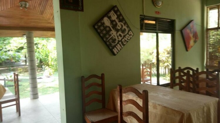 Roy's Inn Guest House - Photo3