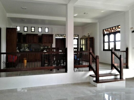 Charming Riverside Villa - Photo2