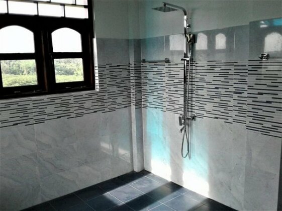 Charming Riverside Villa - Photo4