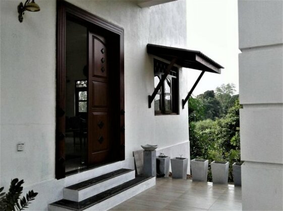 Charming Riverside Villa - Photo5