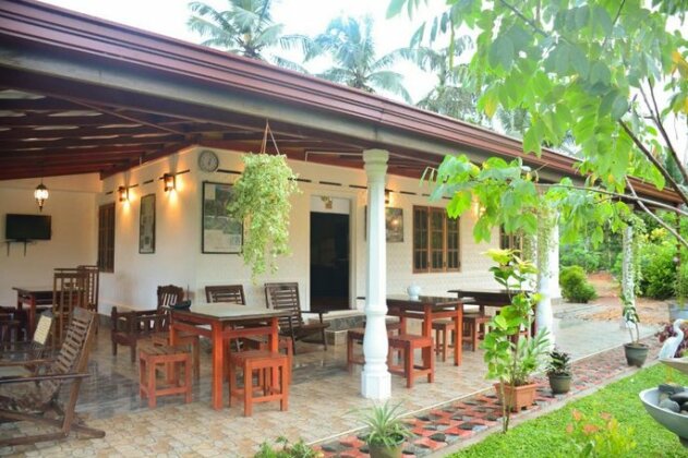 Sinharaja Rainforest Tour and Mount Resort - Photo2