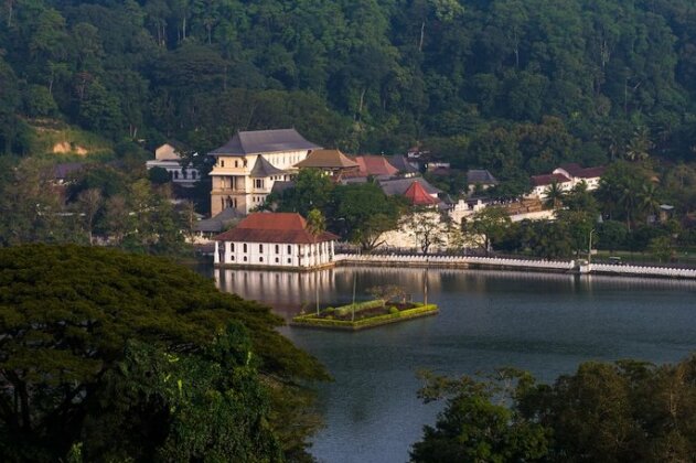 Ceyloni Lake Residency