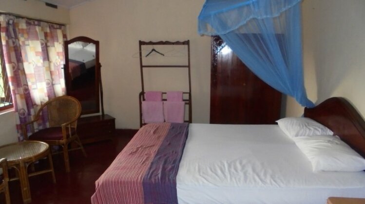  Photo 1