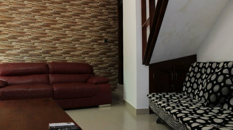 Kandy Waters - Photo3