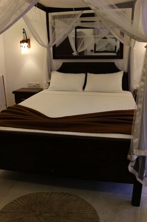 Kandy Waters - Photo4