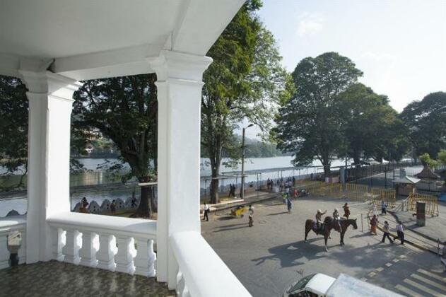 Queen's Hotel Kandy - Photo5