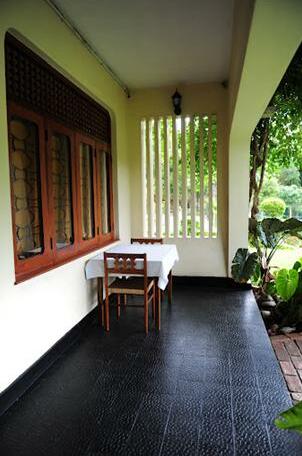 Royal Tourist Lodge - Photo4