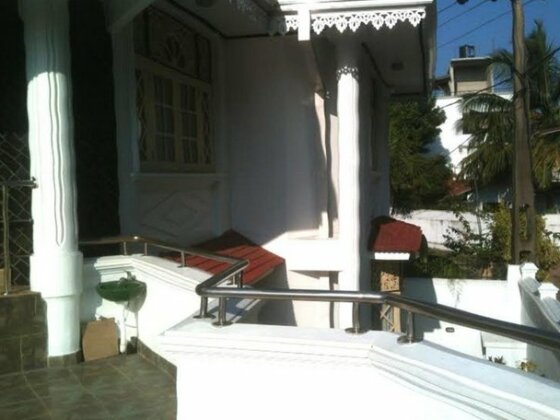 Airport Lounge Hotel - Photo2