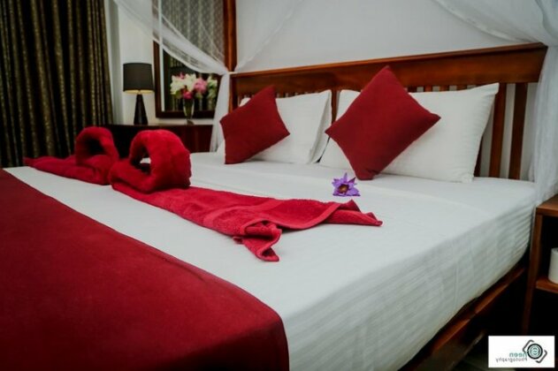 King's Marine Hotel & Restaurant - Photo4