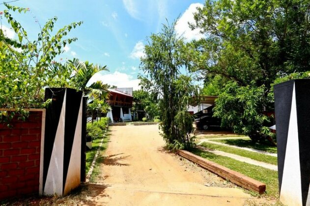 Eco Hotel Black & White - Anuradhapura - Photo2
