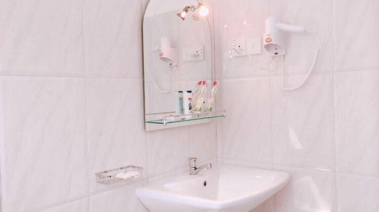 Blue Whale Holiday Hotel - Photo4