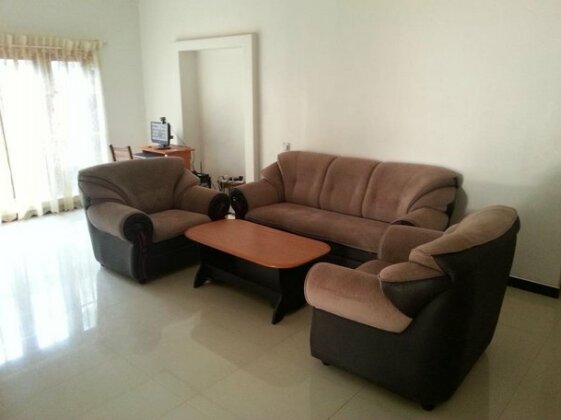 Serene Guest - Photo4