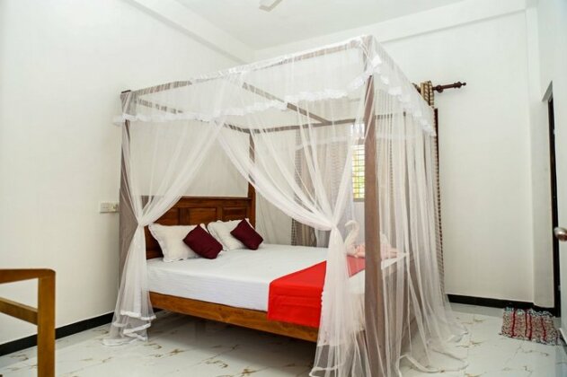 Wayside Guest - Photo2