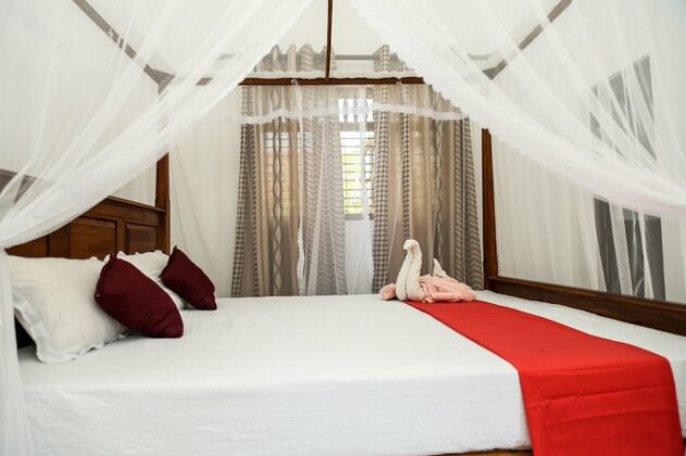 Wayside Guest - Photo4