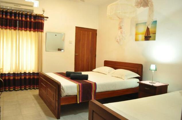Dions Guest House - Photo4
