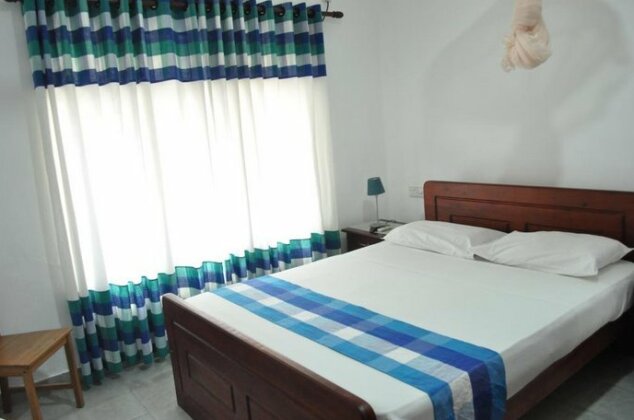 Dions Guest House - Photo5