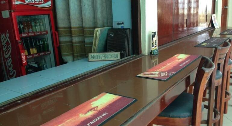 Oasis Beach Resort Negombo - Photo2