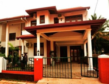Thisara Holidays Luxury Villa Parakum
