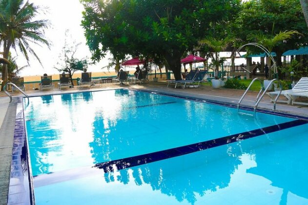 Topaz Beach Hotel - Photo2