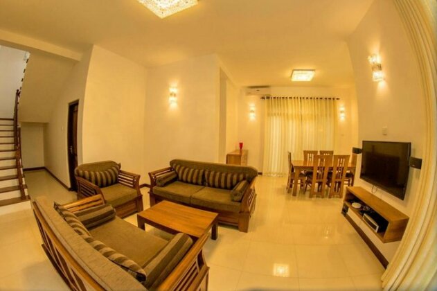 Villa Tyra Negombo - Photo4