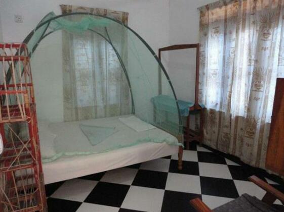 Deans Beach Hotel - Photo2