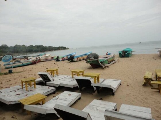 Deans Beach Hotel - Photo5