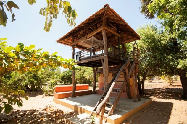 Hilltop Cabanas - Photo2