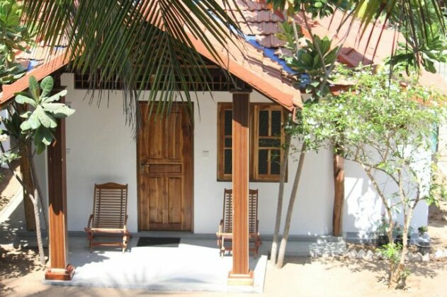 Sandy Beach Hotel Pottuvil - Photo2