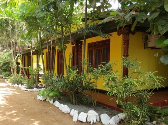 Shashini Beach Resort - Photo2