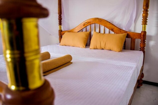 Isuru Cabanas and Restaurant - Photo5