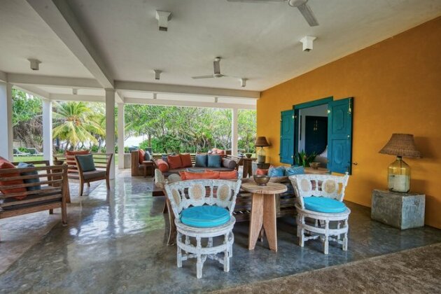 Last House - Photo4