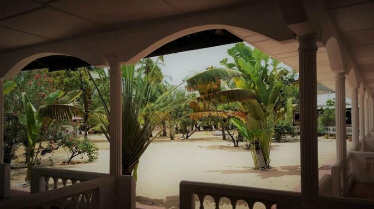 Alfresco Beach Hotel - Photo2