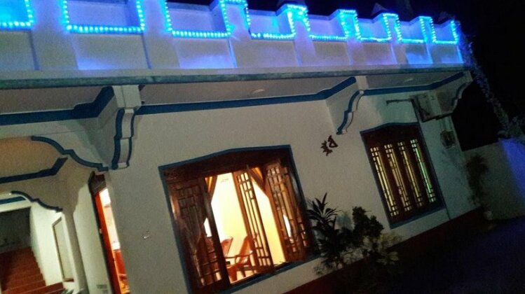Blue Moon Rest Inn - Photo2