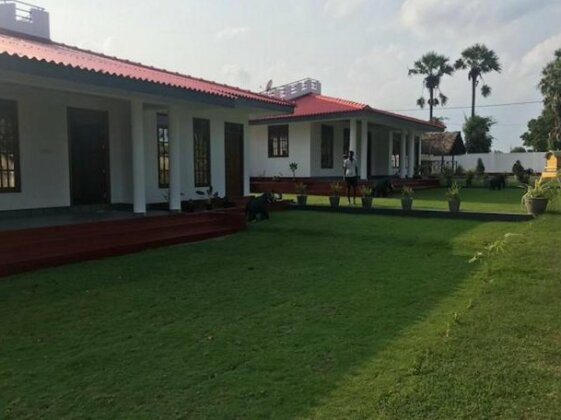 Golden Temple Villa Trincomalee - Photo2