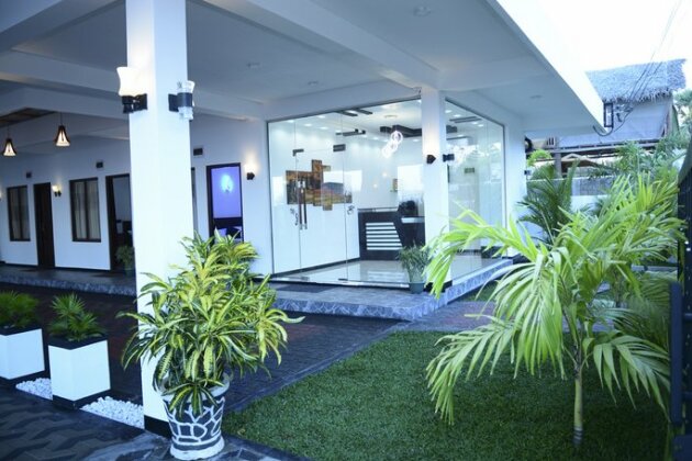 Liyonaa Beach Hotel - Photo2