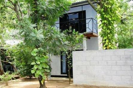Elephant Lane-Udawalawe - Photo5