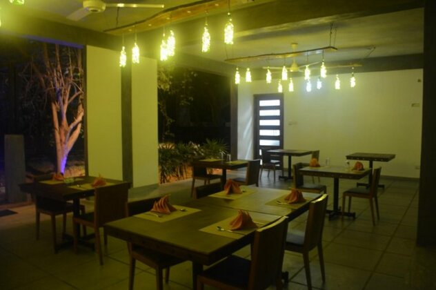 Royal Tusker Hotel - Photo4