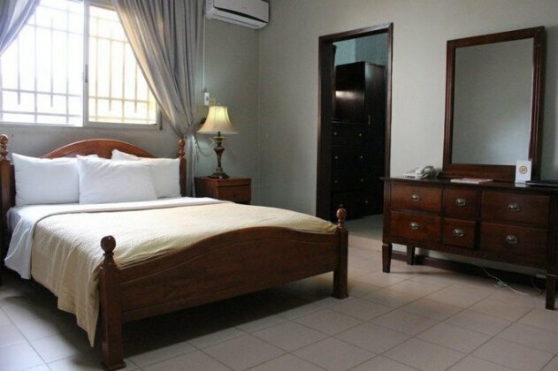 Embassy Suites Hotel Monrovia - Photo2