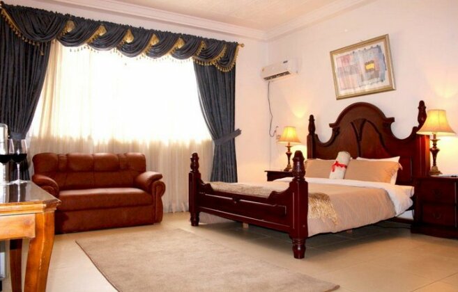 Embassy Suites Hotel Monrovia - Photo5