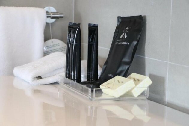 Mamba Point Hotel - Photo4