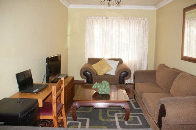 Phokeng Gardens Bed and Breakfast - Photo3