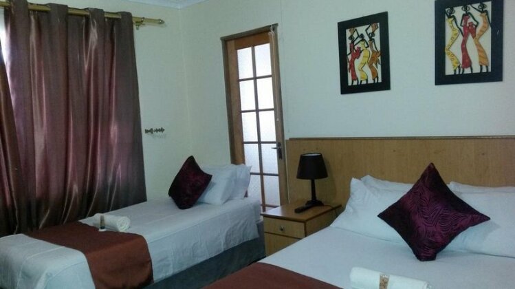 Phomolo Guest House - Photo4
